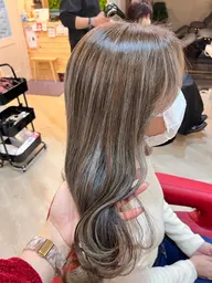 白髪ぼかしハイライト(ブリーチ＋全体カラー)✨✨　　　　集中ケアトリートメント付き