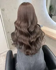 【🤎大人気ミルクティーカラー🤎】ブリーチカラー＋ツヤ髪オージュアトリートメントつき🧸