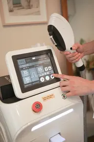 夏に向けて背中美人度アップ🌻　お背中全体美肌フォト＋脱毛 or お背中ニキビフォト＋ピーリング パック　首、肩鍼