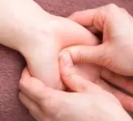 ✨ハンドスパ✨30分 指先から肘までほぐします🖐️手・指先を刺激してあげることで脳の血流量が増え、頭・手がスッキリ‼️