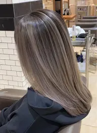 ☘️バレイヤージュ☘️筋感とグラデーションを叶える⭐︎ブリーチ+オンカラー+アドモアトリートメント