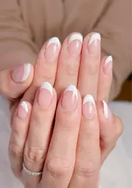 再来★長持ち🌟フレンチネイル 付替オフ.甘皮ケア込
