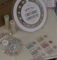 透明感あふれる水光ネイル　春夏向き￥2500   水光ネイルキラキラと輝く、水面のような光沢感が特徴のネイル。