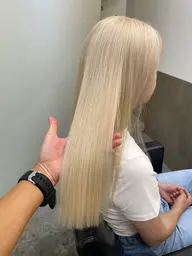 🍀ブリーチしててもストレートに🍀 酸性ストレート+カット