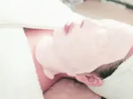 (毛穴を引きしめふっくらハリ弾む肌へ)コラックスケアパック+アドバンスコース