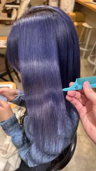 酸性髪質改善髪ストレート髪に体力があればブリーチ毛でも可能❗️＋ツヤカラー＋カット🫧