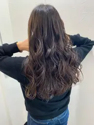 まるでコテ巻きのような艶パーマ