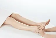 『フットマッサージ🦶』オイルリンパケア選べる２カ所✨🦵🦶幸せの香り💐選べるボディシャンプープレゼント🎁約25分