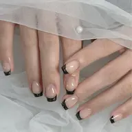 フレンチネイル🪽（オフ、ケア込み）