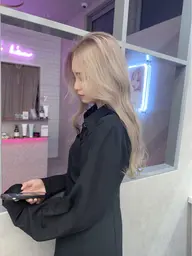 【トリプルカラーで憧れのハイトーンに✨】ケアブリーチカラー（2回）＋髪質改善トリートメント