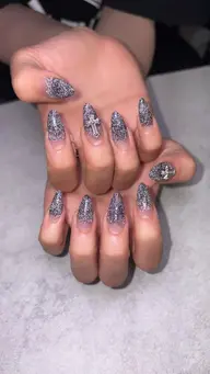 夜の特別枠‼️長さ出し／ラメグラデーション※ベースカラーあり+¥1,000※ご新規様ジェルオフ無料