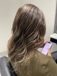 《得意》バレイヤージュカラー&トリートメント＆癒しのマッサージ