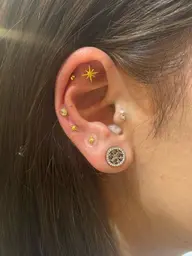 💎今話題の耳ツボジュエリー付き💎カット+TOKYOトリートメント+耳ツボジュエリー