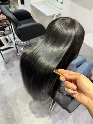 🧡17時​〜​限定価格残り一名様✨今だけ特別価格！朝が楽になる艶ストレートに仕上げます❣️うる艶トリートメント付き⭐️