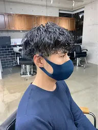 【カット＋パーマ】直毛の方でもくせ毛風と柔らかい質感に。ダメージが気になる方はコスメパーマでダメージを最小限に。