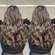 🉐平日限定白髪ぼかしシークレットハイライト➕トリートメントクーポン🉐トレンドの可愛さを出します🍀