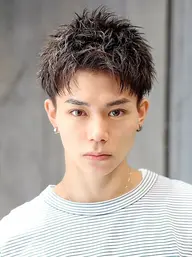 刈り上げショート。