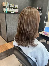 【脱白髪染め🌷】カット➕白髪ぼかしハイライト➕1stepトリートメント✨