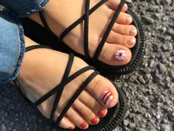 フット親指デザイン有り   オフ無しストーン5粒+カラー2色まで(ラメ、シール、ホイル込み)フットバス込み♡