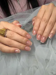 フレンチネイル(ベース色変更の場合、＋500​〜​1000)