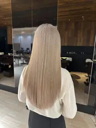 ▪️Wカラー限定メニュー▪️ケアブリーチ＋厳選透明感カラー🧡