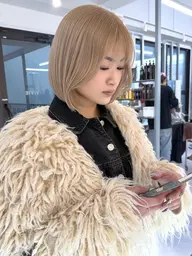 🫧【土日限定】垢抜け確定🫧 艶ミルクティー+顔周り小顔レイヤー+ブリーチカラー +髪質改善トリートメント