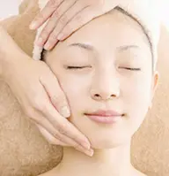 フェイシャルマッサージ