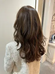 巻き髪orストレートヘア