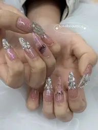 ハンドネイル長さ出し10本➕持ち込みデザイン15980円LINE公式かホットペッパーなら11980円キャンペーン中