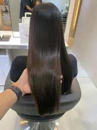 圧倒的な艶と補修力❣️ケラチントリートメント＋デザインカット
