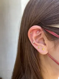 話題‼︎耳ツボジュエリー👂✨両耳14粒（片耳7粒）耳マッサージ付き