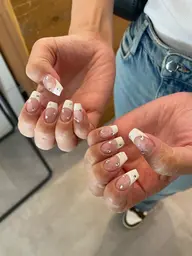 【オフなし】フレンチネイル