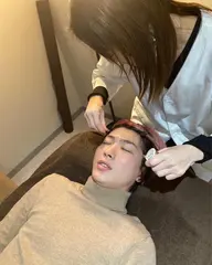 口まわり(鼻下、唇まわり)の気になる産毛を糸🧵で脱毛し取り除きます♡化粧水でアフターケアもしてすっきり！