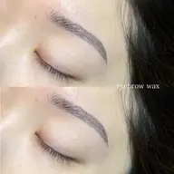 《ハリウッドアイブロウリフト》毛流れ改善+WAX脱毛＋メイク仕上げ