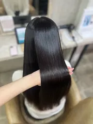 【髪の内部から集中補修🪄】美髪ストレート+グロストリートメント¥10,000