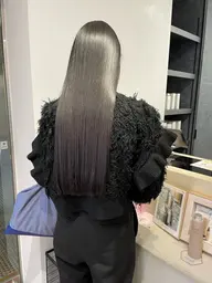 綺麗に髪の毛を伸ばしていきたい方必見✨"弱酸性"縮毛矯正でサラツヤストレートへ🪽🩵