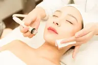 【4月限定★毛穴悩み】毛穴洗浄&吸引+小顔コルギ+肩首デコルテ+vc導入 +美肌パック60分¥4380