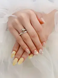 持ち込みデザインネイル🌷オフ込み［サンプルからの選択可］6000円　パーツ乗せ放題あり