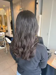 白髪染めリタッチ＋お店オリジナルトリートメント付き