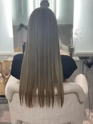 酸性ストレートパーマ・縮毛矯正 ロング料金 ミディアム+1000円 ロング+2000円