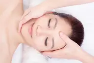 小顔フェイシャルフルコース🧖‍♀️キャビテーションによるお顔のケアに加え、ウォーターピーリングとパック付🌻