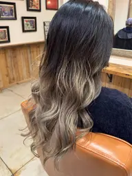 グラデーションカラー(ケアブリーチ変更可)+うる艶リンケージ3stepトリートメント💇❤️