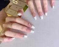 🎀🉐チッブ長さ出し+ 🎀🉐パーツ付け放題🎀🉐2本フレンチ🎀🉐ケア込み🎀🉐ワンホンネイル