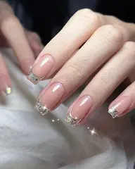 【高級感ネイル】マグネット× ミラーフレンチ&ガラスフレンチ ¥3300