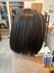 白髪ぼかしやオシャレな筋感を出すハイライト! ブリーチ込みのハイライト
