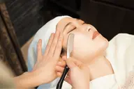 レディースシェービング(顔、襟足) ⚠️お支払いは現金のみです。