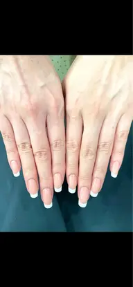 コンテスト無料モデルポリッシュフレンチ※予約確定後、写真審査通過した方のみ別日で施術します。審査前に店舗に来店NGです。