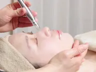 【透明小顔】毛穴洗浄&吸引+小顔コルギ+ +肩首+VC導入+ヘッド+極潤パック60分