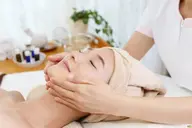 【人気Ｎｏ．1毛穴フェイシャル】たるみ毛穴、小顔、ほうれい線、乾燥肌などエイジングサインに◎