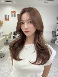 【平日限定】　　　　　　　　　　　　　　　　　　　　　　✨似合わせカット＋透明感カラー✨